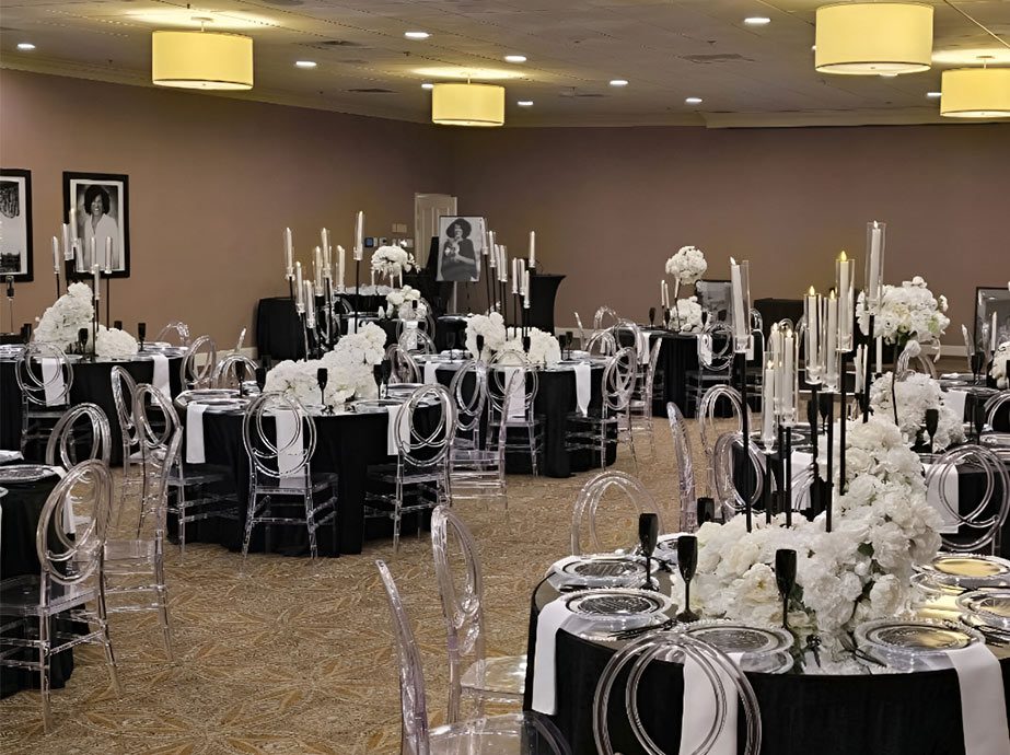 affordable-clear-chair-rentals-table-tablecloth