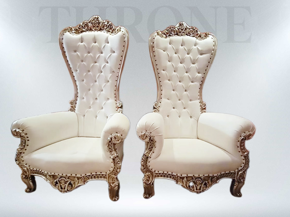 throne-wedding-couple-chairs