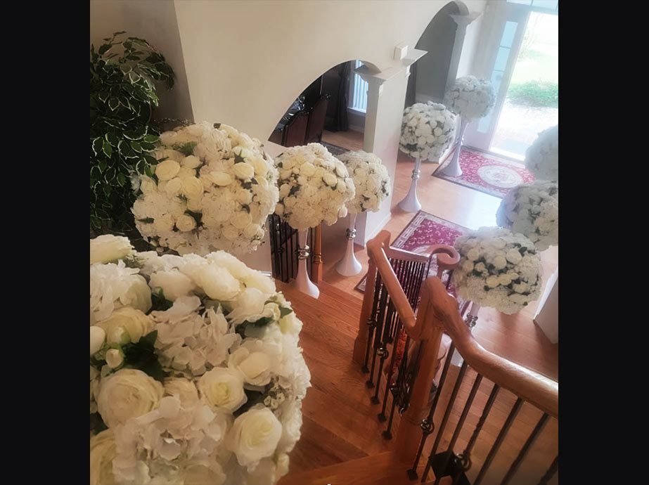 trumpet-shape-big-flower-decor-renting